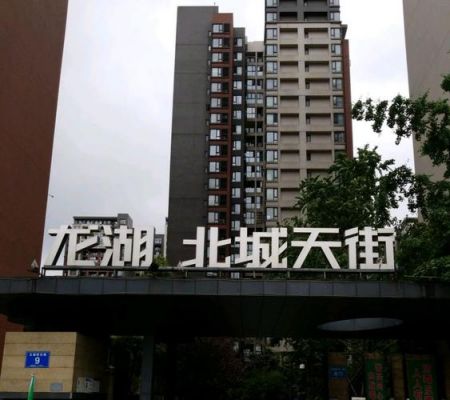 金牛区龙湖上城天街非机动停车收费吗？福特金牛座自动泊车-图2