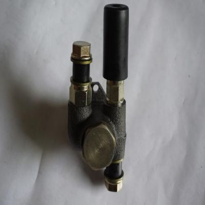 柴油手油泵进机油（手油泵坏了柴油会进入机油吗）-图2